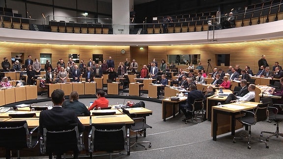 Abgeordnete des Thüringer Landtages während der Debatte über den Haushalt 2024