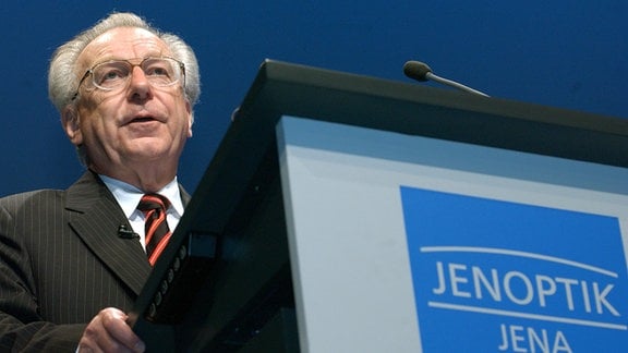 Lothar Späth hält 2003 in Erfurt seine letzten Rede als Vorstandschef der Jenoptik AG auf einer Hauptversammlung.