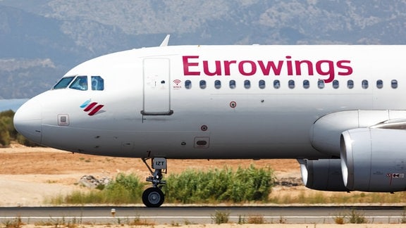 Ein Eurowings Airbus A320 Flugzeug auf dem Flughafen Palma de Mallorca.