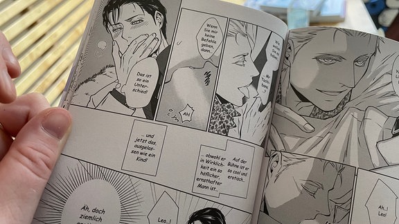 Eine zensierte Oralsex-Szene im deutschsprachigen Manga