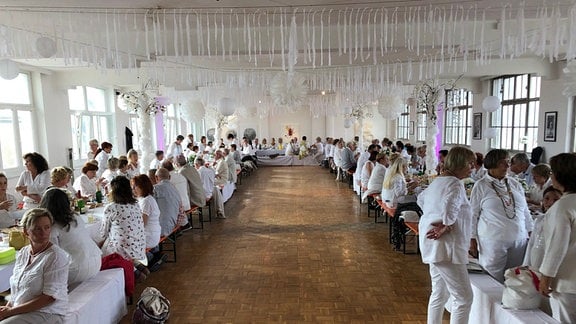 Weißes Fest (Dinner en blanc) in der alten Kulturfabrik Apolda