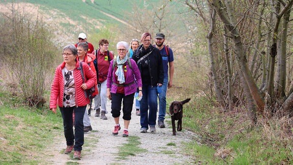 Menschen beim Osterspaziergang in Apolda