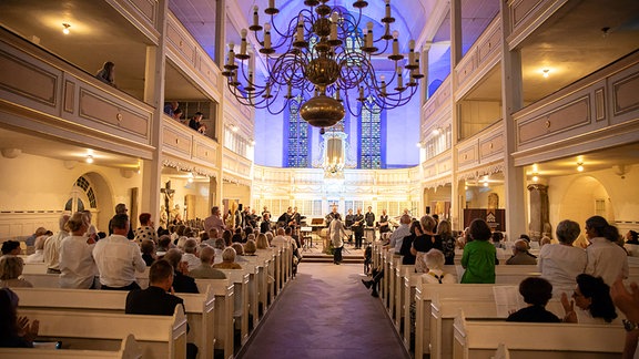 Publikum in der Kirche
