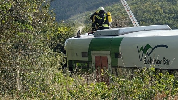 Bei einer Regionalbahn im Ilm-Kreis brannte ein Turbolader durch. Die Feuerwehr war im Einsatz.