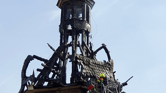 Abgebrannte Spitze des Neutorturm in Arnstadt