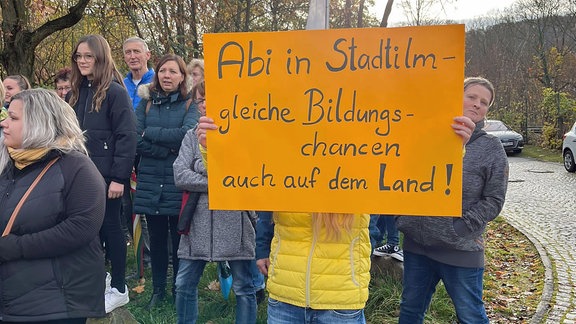 Schüler aus Stadtilm demonstrieren in Arnstadt.