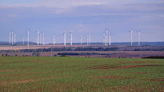 Windkraftanlagen bei Buttstädt im Kreis Sömmerda.