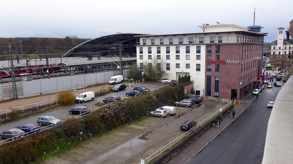 Ansicht des Bauplatzes für den Hotel-Neubau neben dem InterCity-Hotel auf dem Gelände der ICE-City Erfurt von oben