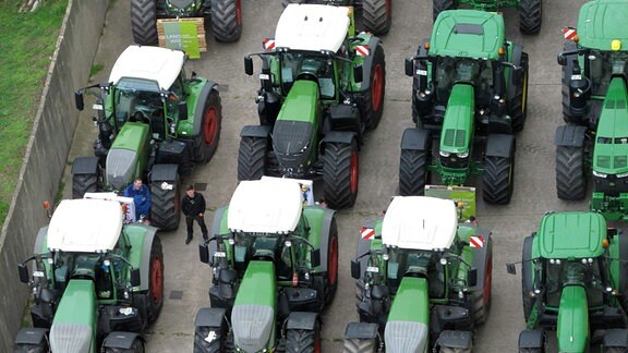Formation grüner Traktoren