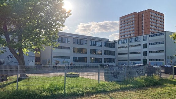 Das Albert-Schweitzer-Gymnasium in Erfurt von außen