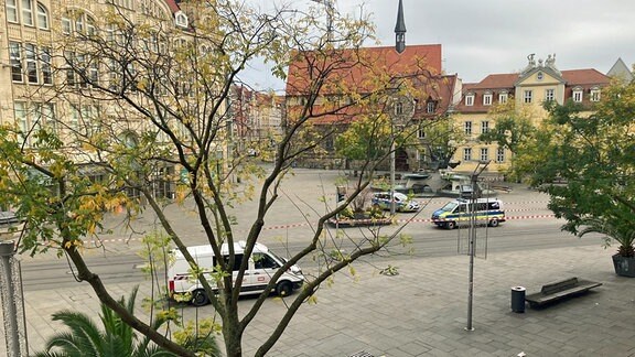 Absperrband auf Anger in Erfurt während Polizeieinsatz