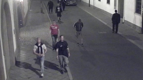 Die mutmaßlichen Täter des Hirschgarten-Überfalls in Erfurt auf dem Bild einer Überwachungskamera an der Thüringer Staatskanzlei