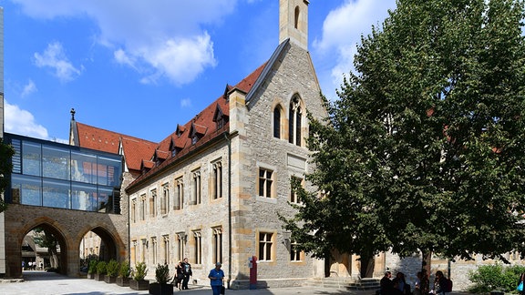 Augustinerkloster Erfurt vor blauem Himmel