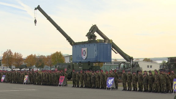 Soldatinnen und Soldaten des Logistikkommandos beim Appell