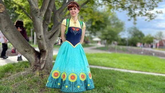 Eine Besucherin des Comicpark in Erfurt hat sich als Anna aus "Frozen" kostümiert.
