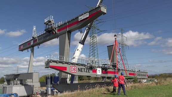 Kranbrücke für Containerumschlag in Bahn-Umschlagzentrum Erfurt-Vieselbach