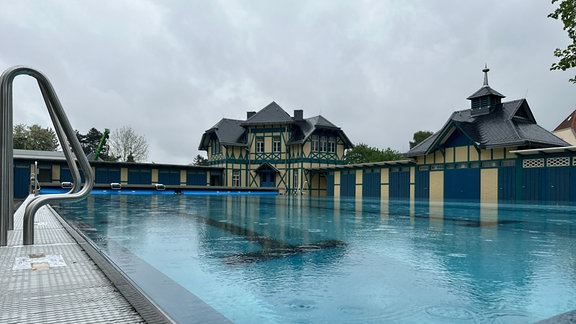 Schwimmbecken im Dreienbrunnebad