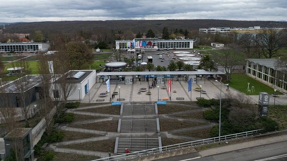 Der Haupteingang der Erfurter Gartenschau (ega) (Aufnahme mit einer Drohne). 