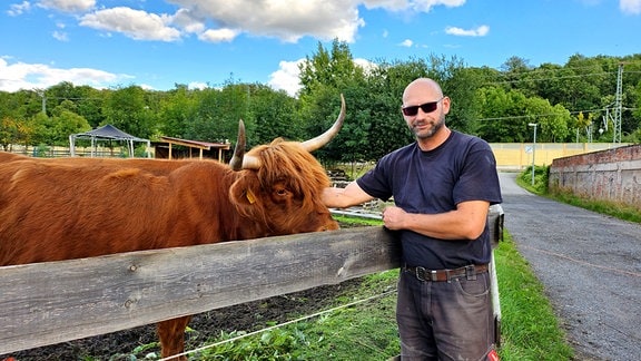 Matthias Frenzel hält seit vier Jahren schottische Hochlandrinder in Erfurt-Hochheim