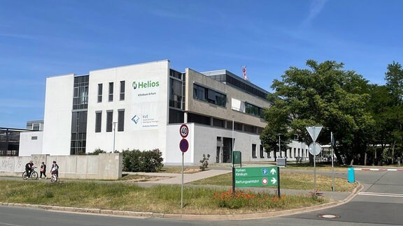Der Blick von der Nordhäuser Straße auf das Helios Klinikum Erfurt 