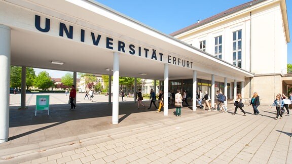 Der Eingang der universität Erfurt.