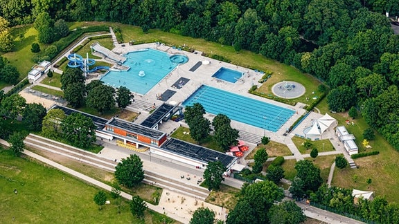 Ein Freibad aus der Luft.