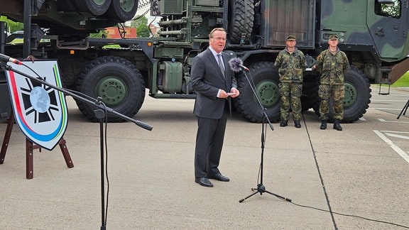 Bundesverteidigungsminister Boris Pistorius hält eine Rede vor Soldaten in Erfurt