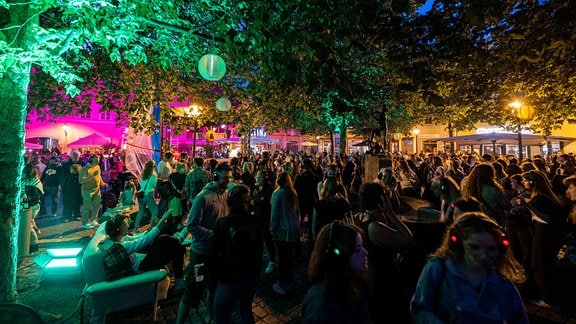 Silent Disco beim 46. Krämerbrückenfest auf dem Wenigemarkt.