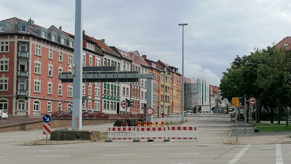 Eine Sperrung an der Clara-Zetkin-Straße in Erfurt.