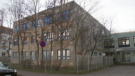 Die Ulrich-von-Huttenschule in Erfurt von Außen. 
