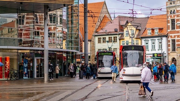 Straßenbahn auf dem Anger in Erfurt