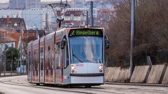 Straßenbahn an der Leipziger Straße, höhe Ringelberg in Erfurt. 