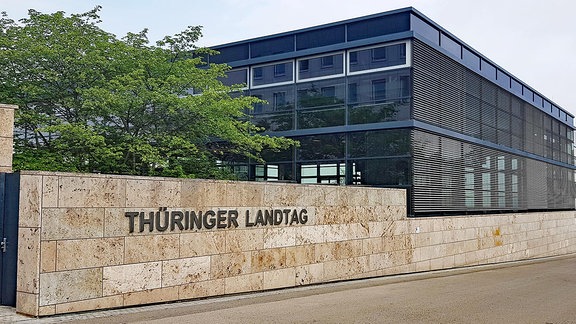 Blick auf das Gebäude des Thüringer Landtages in Erfurt