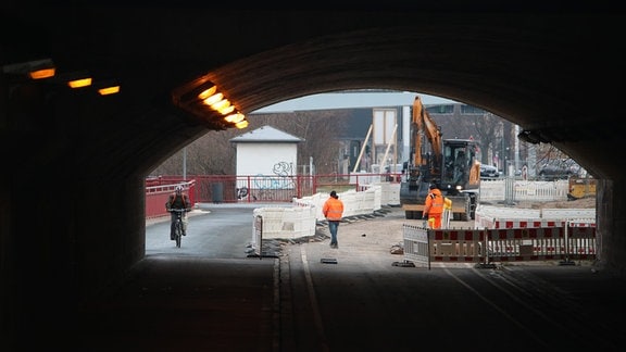 Am Tunnel am Schmidtstedter Knoten in Erfurt gibt es Bauarbeiten. Hier soll es künftig eine Haltestelle für Fernbusse geben.