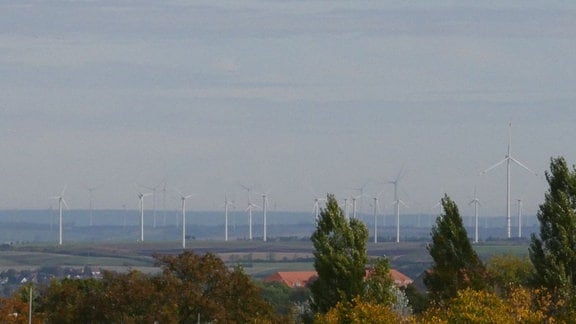 Windkraftanlagen am Stadtrat von Erfurt.