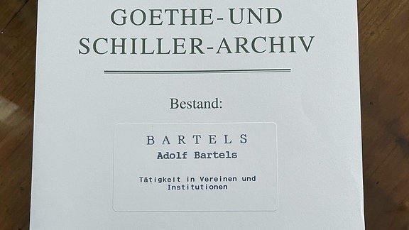 Nachlass von Adolf Bartels in einer Bestandsmappe im Goethe-Schiller-Archiv 