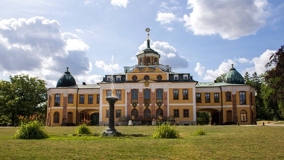Die Fassade von Schloss Belvedere in Weimar