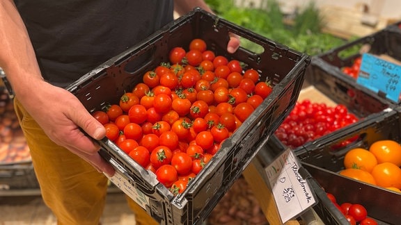 Eine Kiste Tomaten.