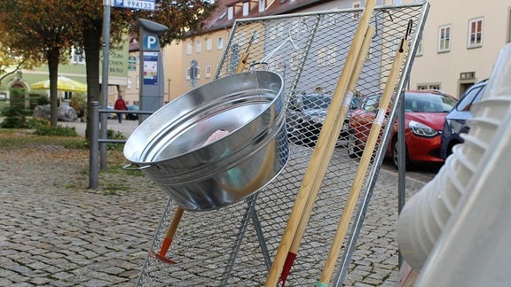 Impressionen und Details und Symbolbilder aus einem kleinen Eisenqwaren-Laden.