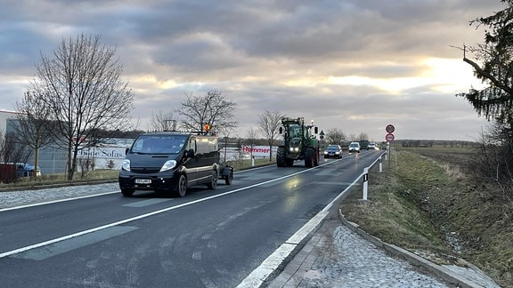 Demo Mit Etwa 300 Fahrzeugen In Erfurt - Bauernverband Geht Auf Distanz ...