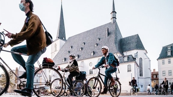 Fahrradfahrer auf dem Herderplatz in Weimar