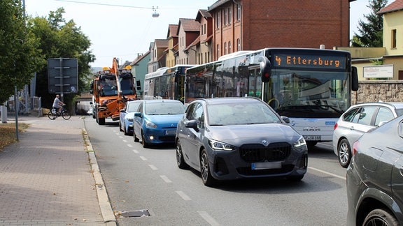 Dichter Verkehr in Weimar an der Ostumfahrung