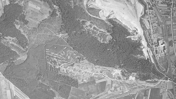 Historische Luftaufnahmen vom Konzentrationslager Mittelbau-Dora nahe Nordhausen vom 07.06.1953.