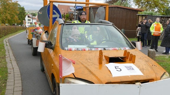 Als ein Bauwagen umgebautes Autos.