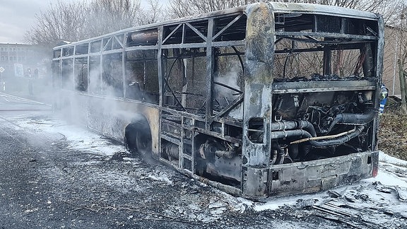 Ein ausgebrannter Bus