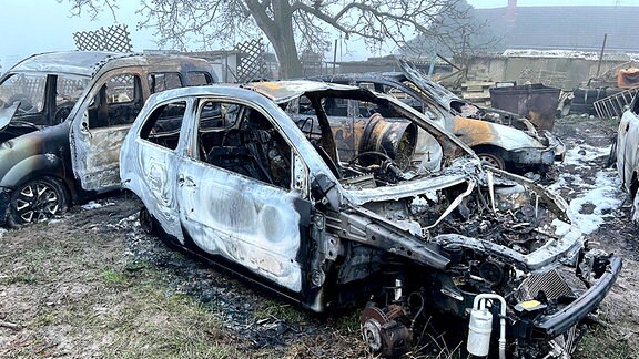 Brandstiftung an Autos in Feldengel
