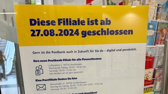 Ein Plakat verkündet die Schließung der letzten Postfiliale im Kyffhäuserkreis