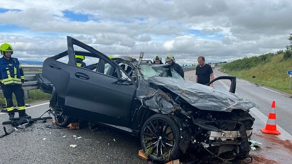 Einen Tödlichen Unfall mit einem verunglückten SUV gab es auf der A71 bei Heldrungen.