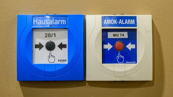 Der Hausalarm und der Amok-Alarm in einer Schule.