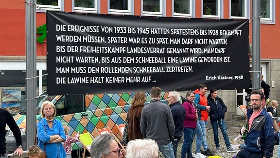 Ein Plakat auf einem Bürgerfest in Nordhausen. 